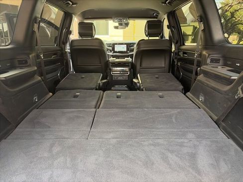 Used 2022 Jeep Wagoneer Series III w/ Flexible Seating Group AWD/4WD image 18