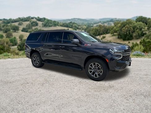 Used 2022 Chevrolet Suburban Z71 w/ Luxury Package AWD/4WD image 12