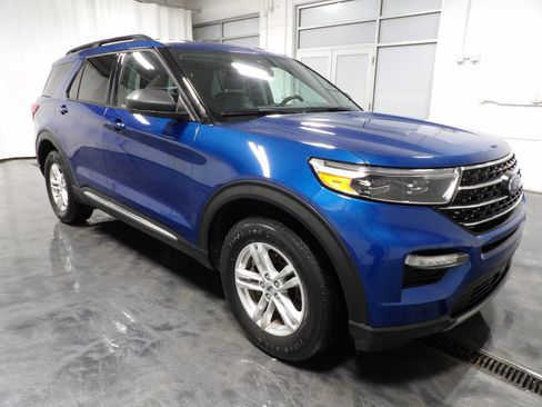 Used 2021 Ford Explorer XLT w/ Equipment Group 202A AWD/4WD image 2