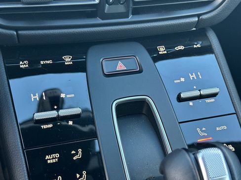 Used 2025 Porsche Macan Turbo image 21