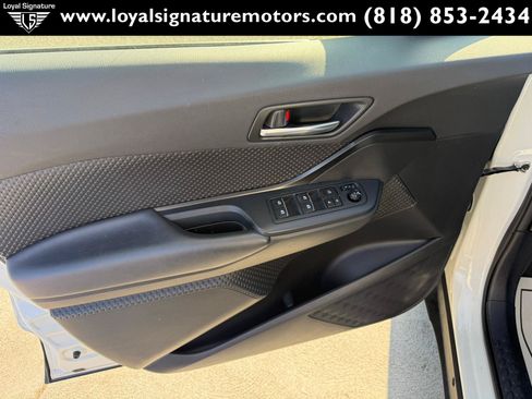 Used 2018 Toyota C-HR XLE FWD image 17