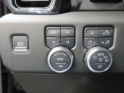 Used 2024 GMC Sierra 2500 AT4 w/ AT4 Premium Plus Package image 61