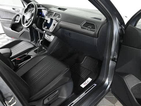 Used 2023 Volkswagen Tiguan SE R-Line image 10
