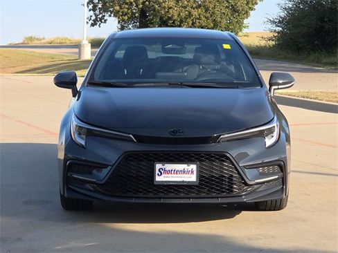 Used 2025 Toyota Corolla SE image 2