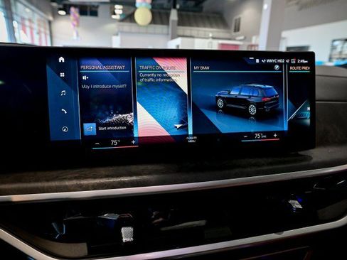 Used 2023 BMW X7 xDrive40i w/ Executive Package image 42