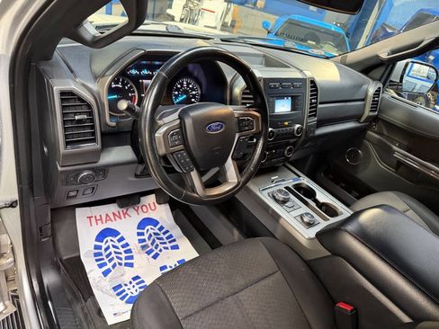 Used 2018 Ford Expedition XLT image 15