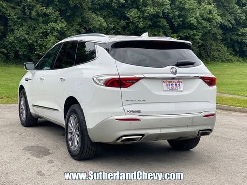Used 2024 Buick Enclave Essence FWD image 5
