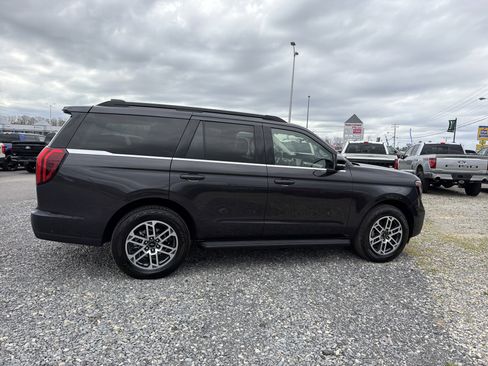 Used 2025 Ford Expedition Active AWD/4WD image 5