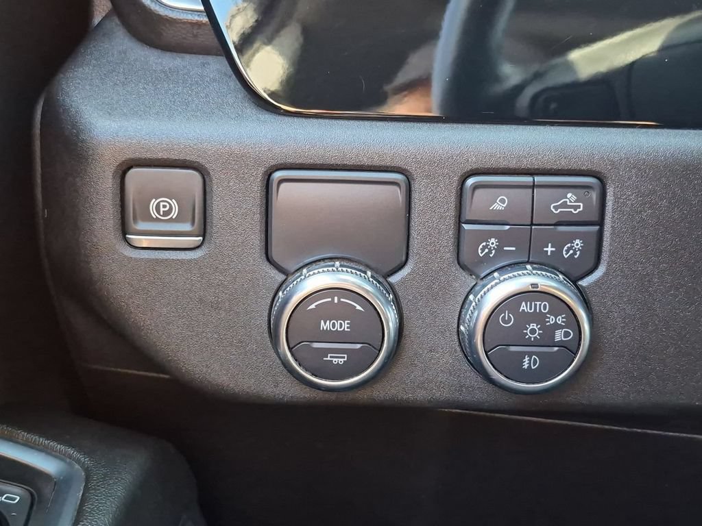 Used 2025 GMC Sierra 1500 SLT RWD image 18