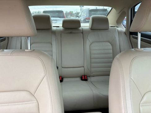 Used 2017 Volkswagen Passat 1.8T SEL Premium image 18