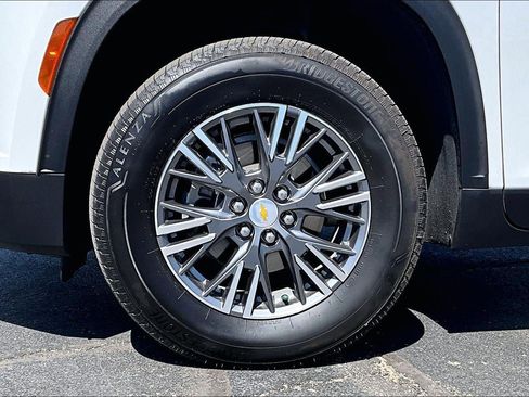 Used 2025 Chevrolet Traverse LT AWD/4WD image 9