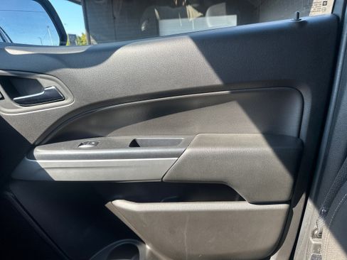 Used 2016 Chevrolet Colorado LT AWD/4WD image 21