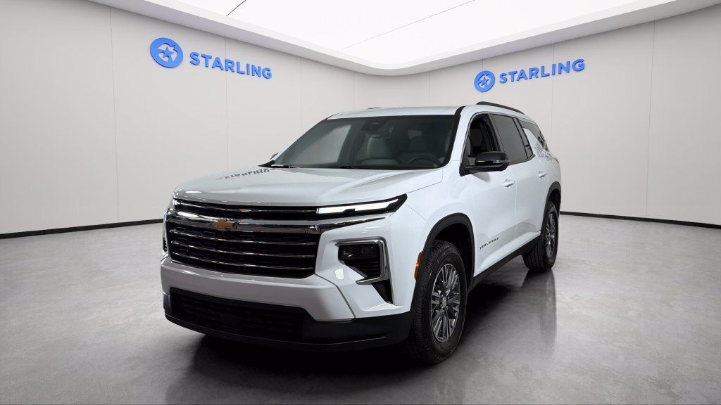 Used 2026 Chevrolet Traverse LT w/ Driver Confidence Package FWD image 16