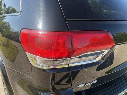 Used 2020 Jeep Grand Cherokee Overland AWD/4WD image 11