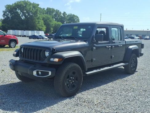 Used 2026 Jeep Gladiator Sport AWD/4WD image 7