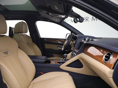 Certified 2024 Bentley Bentayga Extended Wheelbase image 23