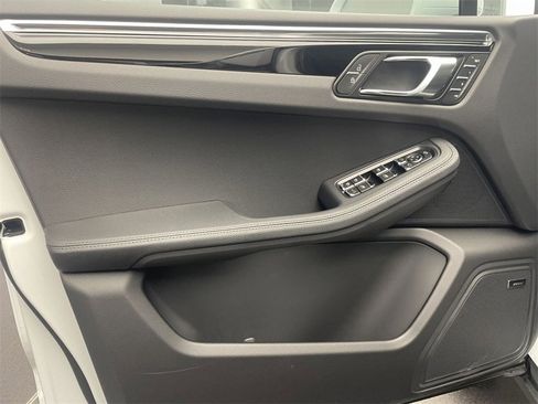 New 2026 Porsche Macan image 20