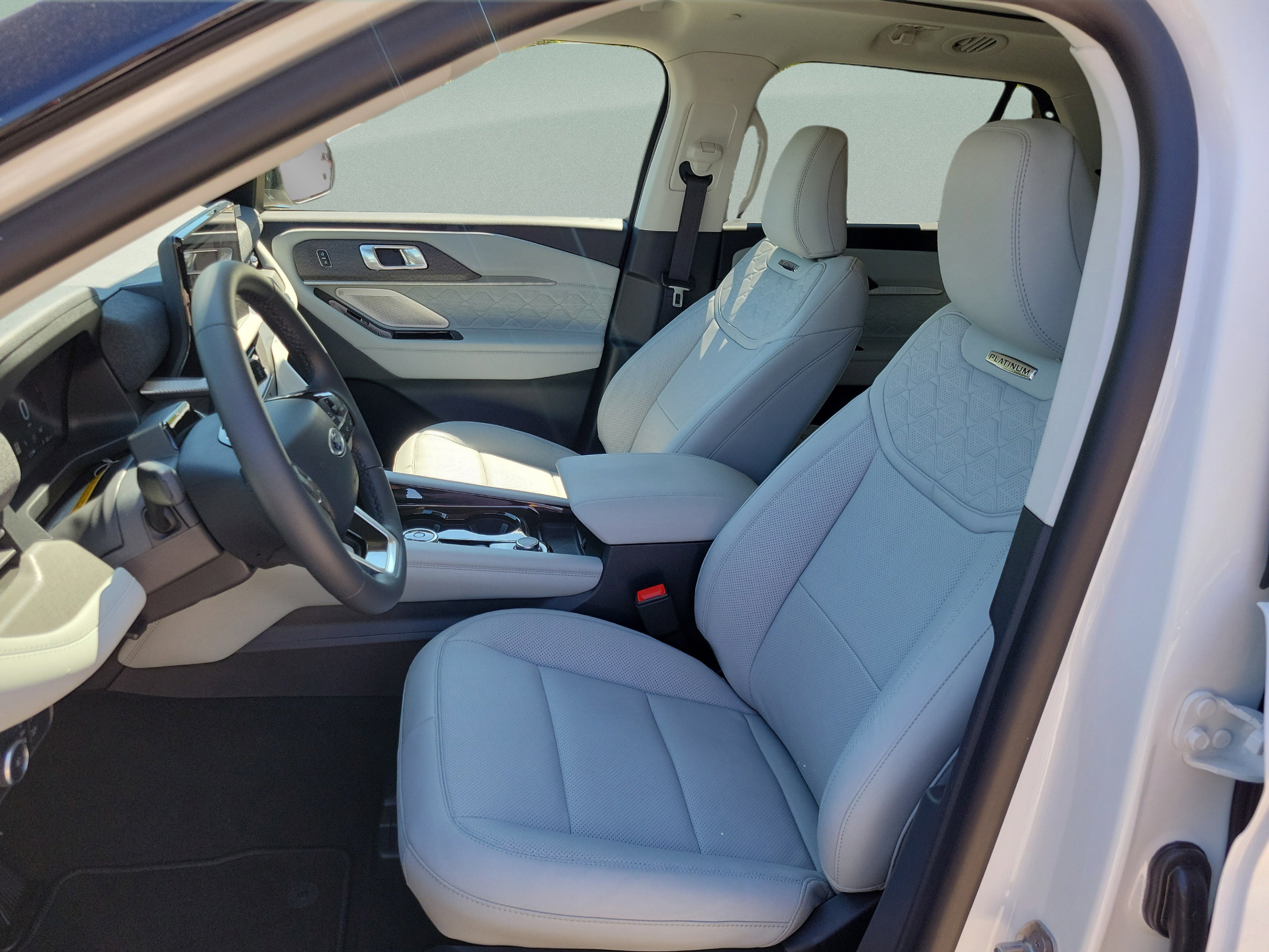 New 2026 Ford Explorer Platinum w/ LUX Leather Package AWD/4WD image 8