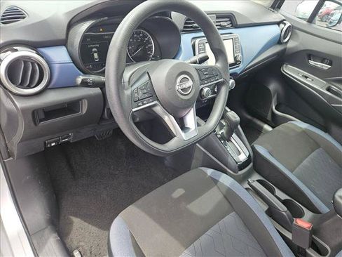 Used 2025 Nissan Versa SV FWD image 7