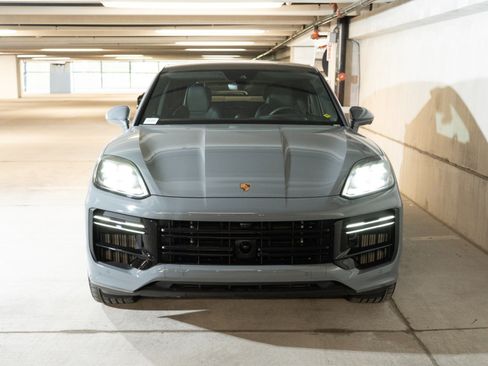 Certified 2024 Porsche Cayenne Turbo AWD/4WD image 6