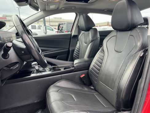Used 2023 Hyundai Elantra Limited image 12