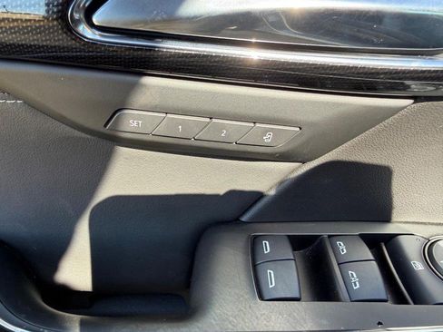 Used 2023 Buick Envision Essence FWD image 19