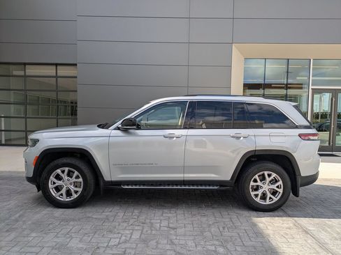 Used 2022 Jeep Grand Cherokee Limited w/ MOPAR Finishing Package RWD image 9