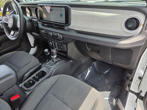 Used 2025 Jeep Wrangler Unlimited Sahara AWD/4WD image 16