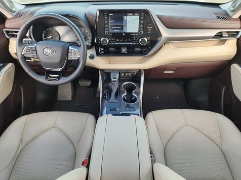 Used 2020 Toyota Highlander Limited image 25