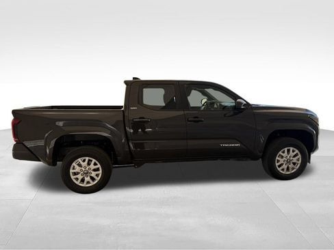 Used 2026 Toyota Tacoma SR5 AWD/4WD image 9