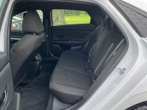 Certified 2025 Hyundai Elantra Sport image 12