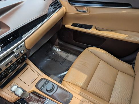 Used 2016 Lexus ES 350 w/ Accessory Package 2 FWD image 28