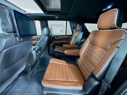 Used 2023 GMC Yukon Denali Ultimate w/ LPO, Floor Liner Package AWD/4WD image 27