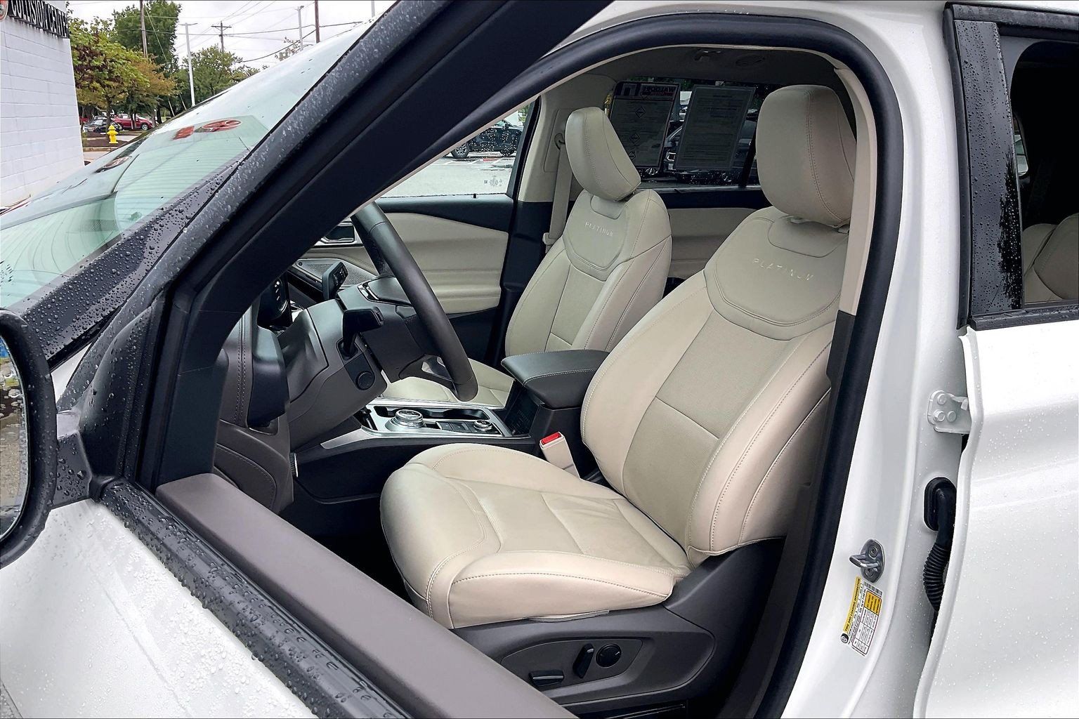 Used 2024 Ford Explorer Platinum w/ Technology Package AWD/4WD image 30