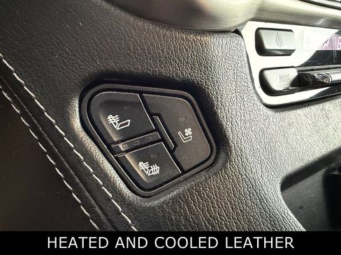 Used 2018 GMC Yukon XL SLT w/ Open Road Package image 21