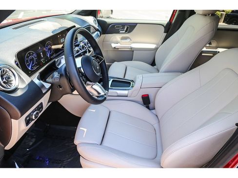 Used 2024 Mercedes-Benz EQB 300 4MATIC image 17