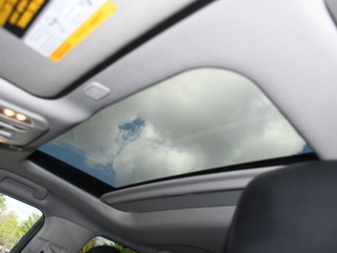 Used 2025 Toyota Highlander XLE image 7