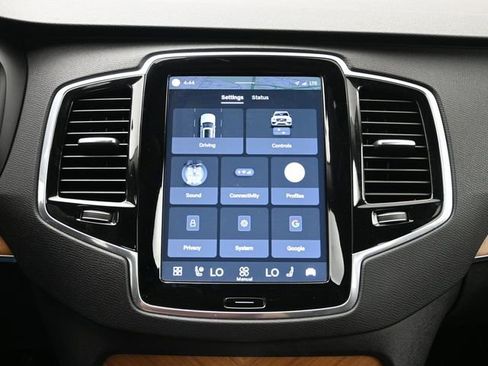 Used 2023 Volvo XC90 B5 Plus w/ Protection Package Premier AWD/4WD image 16