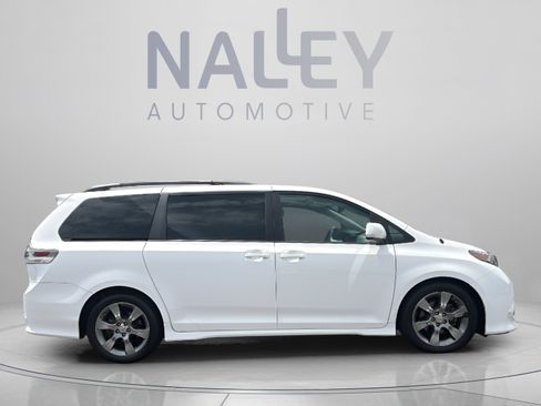 Used 2011 Toyota Sienna SE w/ Preferred Pkg FWD image 7