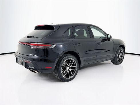 Certified 2025 Porsche Macan image 9