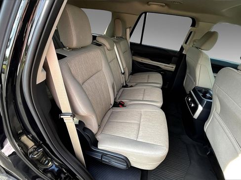 Used 2024 Ford Expedition XLT image 16