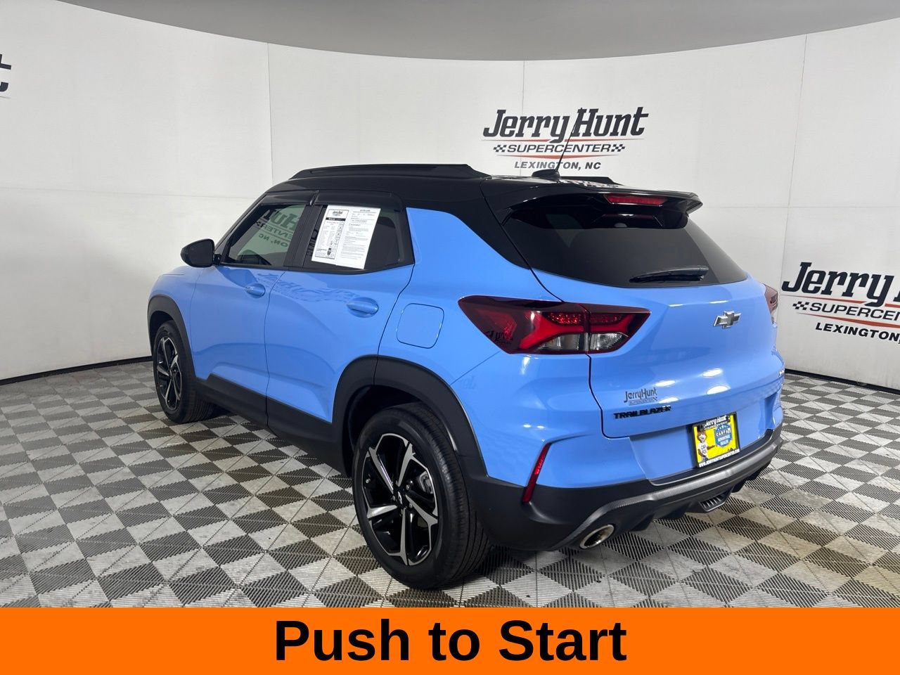 Used 2023 Chevrolet TrailBlazer RS w/ Sun and Liftgate Package FWD image 9