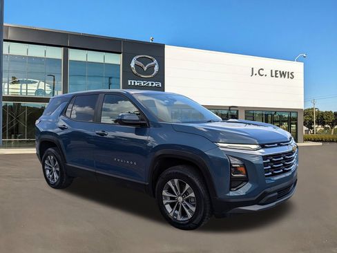 Used 2025 Chevrolet Equinox LT FWD image 1
