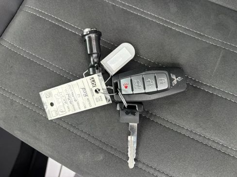 Used 2024 Mitsubishi Outlander SE FWD image 6