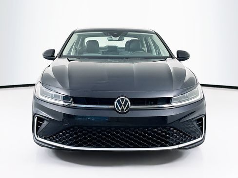 Used 2025 Volkswagen Jetta SE FWD image 2