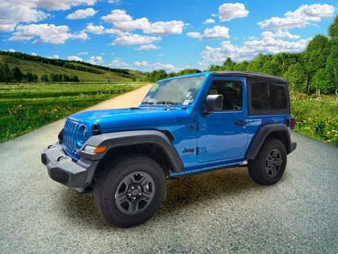 Used 2023 Jeep Wrangler Sport AWD/4WD image 2