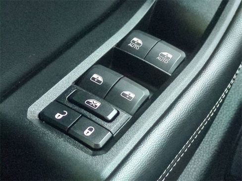 Used 2025 Jeep Grand Cherokee Laredo X image 22