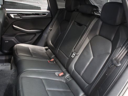 Used 2025 Porsche Macan w/ Premium Package Plus AWD/4WD image 39