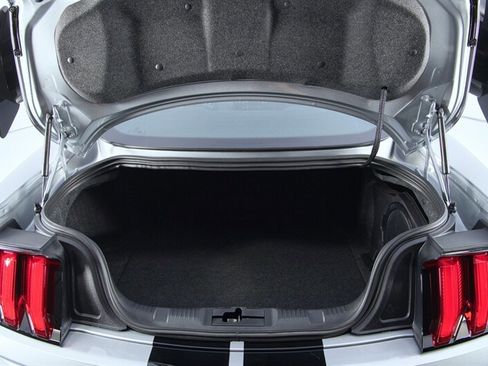 Used 2022 Ford Mustang Shelby GT500 w/ Carbon Fiber Track Pack RWD image 37