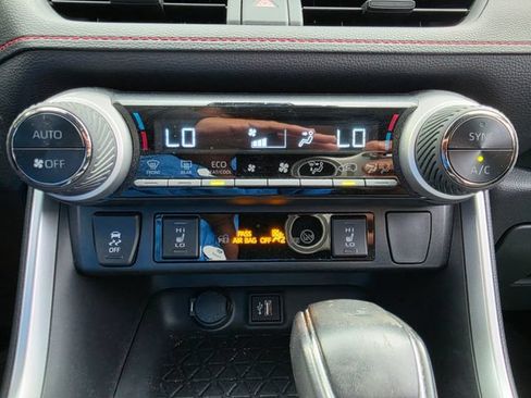 Used 2024 Toyota RAV4 SE w/ Weather & Moonroof Package AWD/4WD image 16